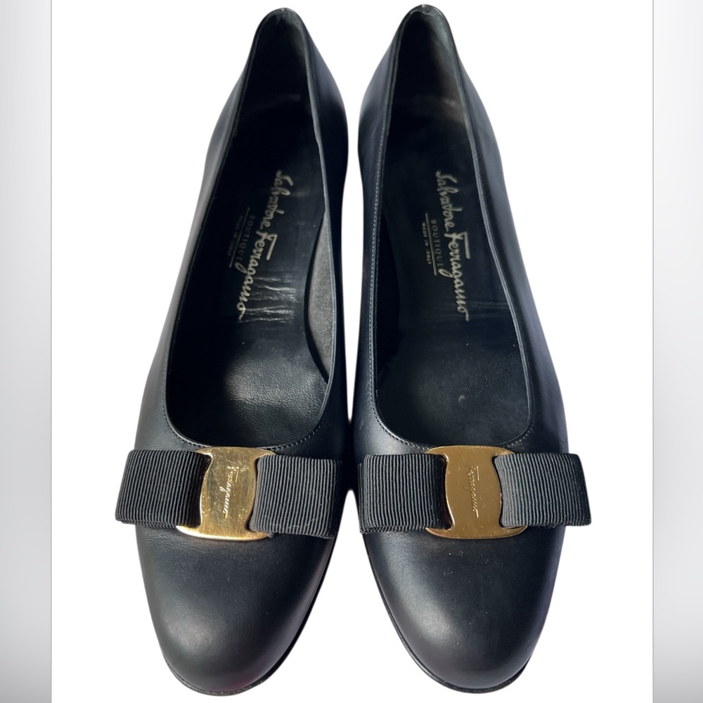 Salvatore Ferragamo Vara Black Leather Bow Pumps Slip On Heels Women’s Size 7.5 - Picture 8 of 16